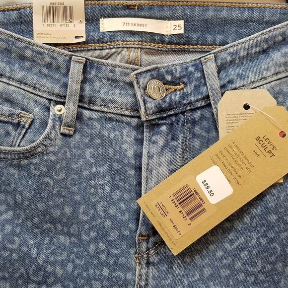 Leopard LEVI'S 711 Skinny Light Wash Mid Rise BNWT - Picture 5 of 10